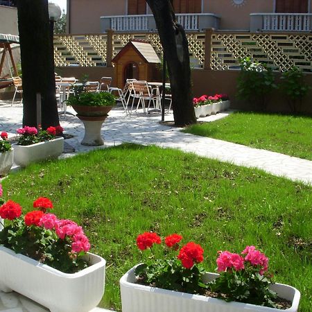 Hotel Roma Marina di Massa Buitenkant foto
