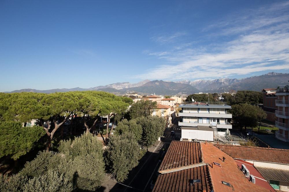 Hotel Roma Marina di Massa Buitenkant foto