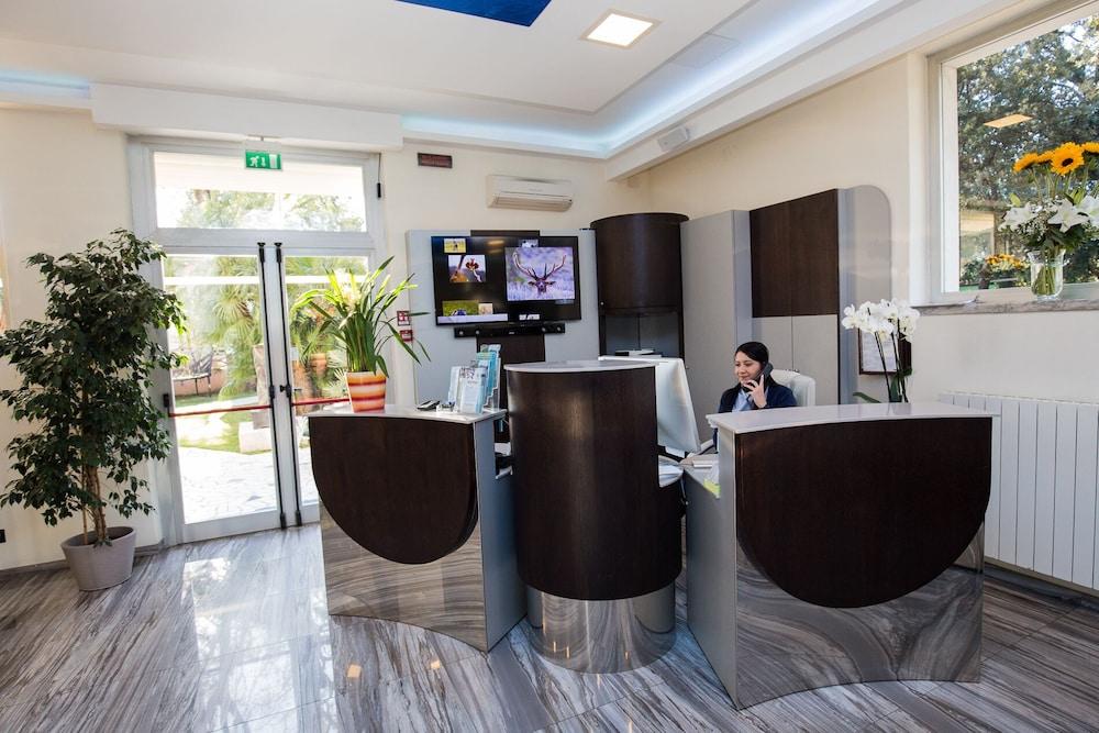 Hotel Roma Marina di Massa Buitenkant foto