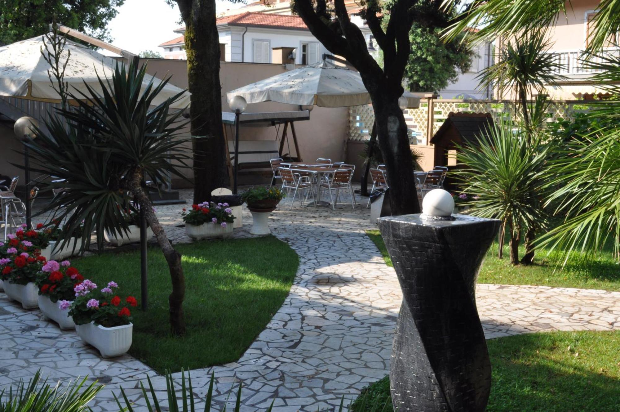 Hotel Roma Marina di Massa Buitenkant foto