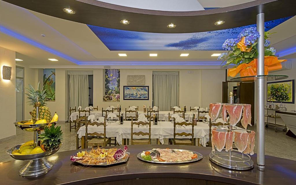 Hotel Roma Marina di Massa Buitenkant foto