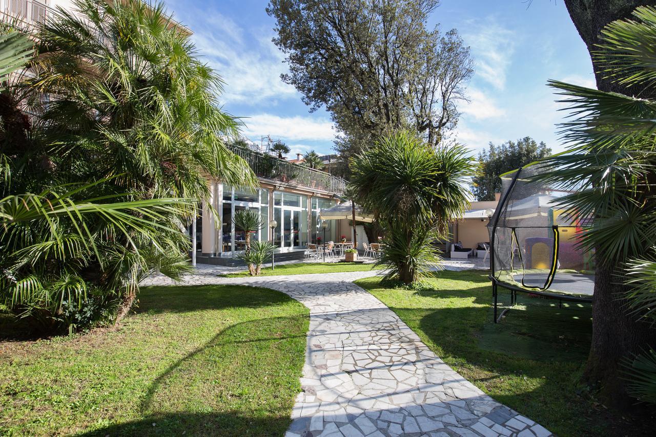 Hotel Roma Marina di Massa Buitenkant foto