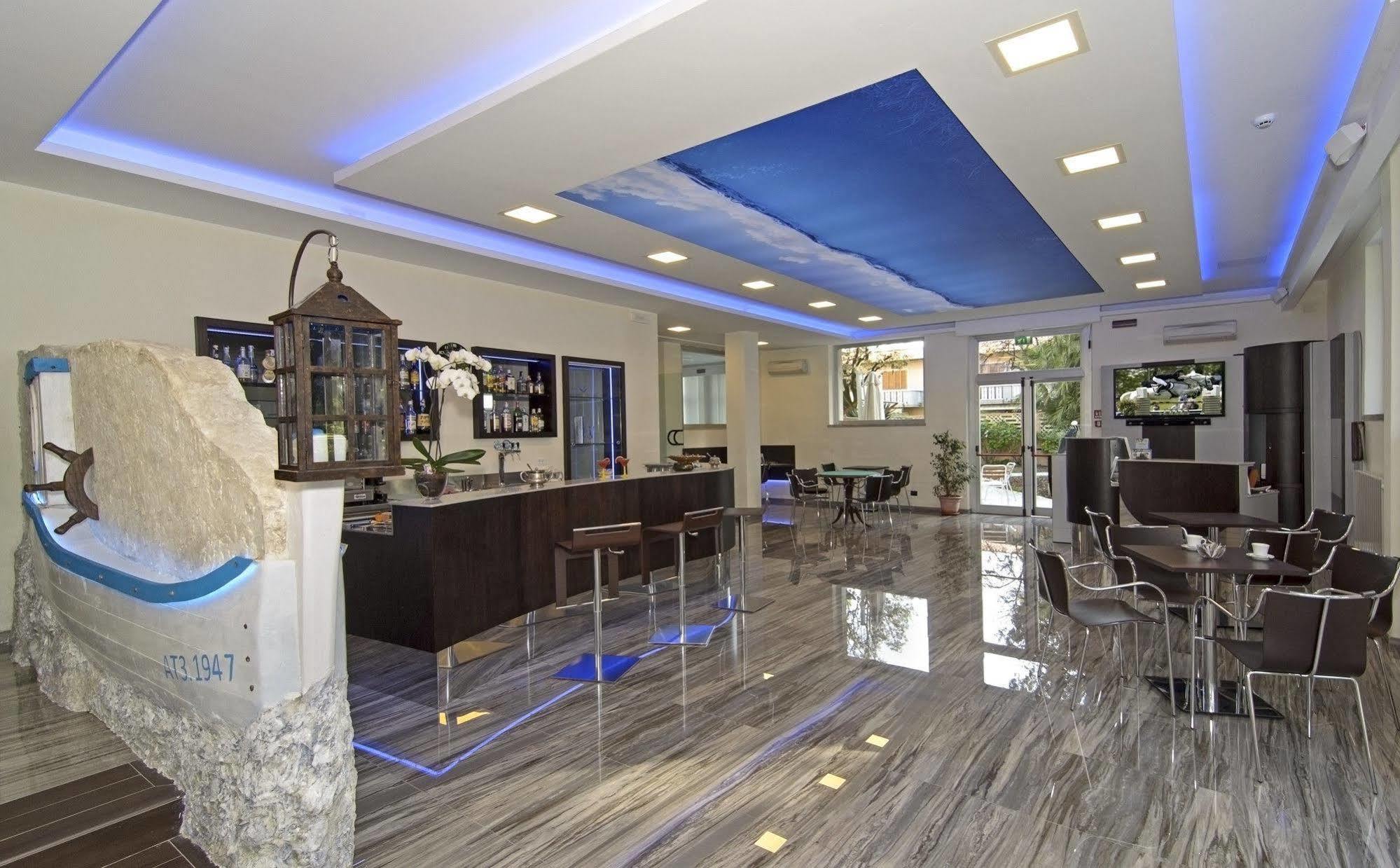 Hotel Roma Marina di Massa Buitenkant foto