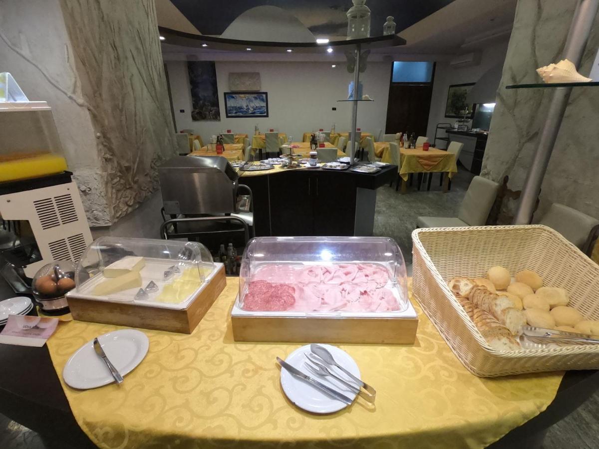 Hotel Roma Marina di Massa Buitenkant foto